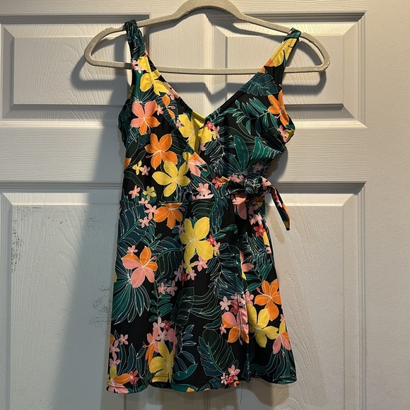 NWT! Old Navy Tropic Thunder One-Piece Swim Dress Bathing Suit XS Floral Skirt - Picture 4 of 12